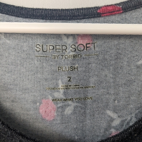 TORRID Roses Pattern Plus Size Dress Size 2x Super Soft Short Sleeve - Picture 4 of 10